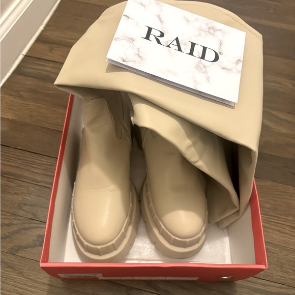 RAID Rooshi over the knee stretch boots in cream - Picture 5 of 6
